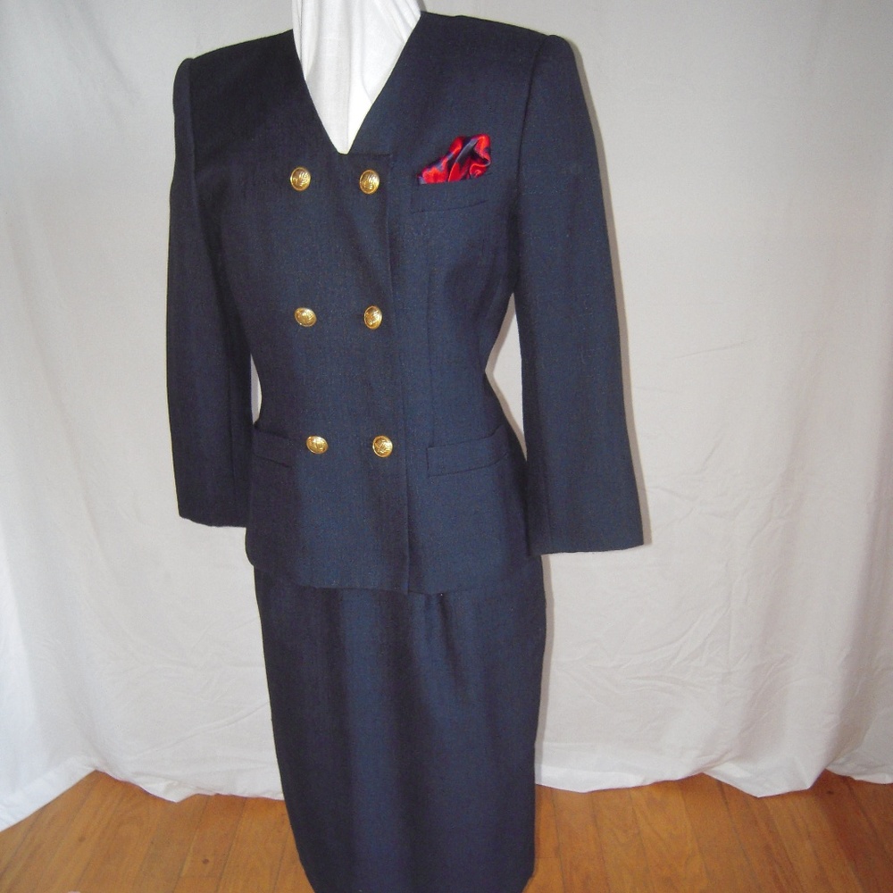 Kasper tailored double breasted suit w/skirt